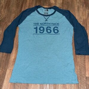 North Face baseball tee size L‎